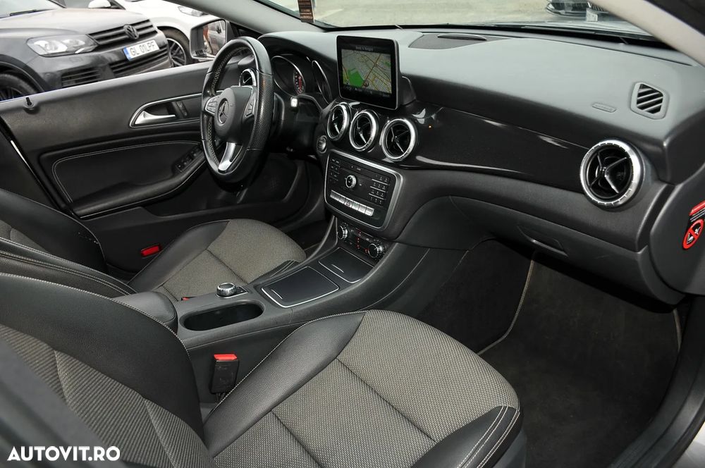 Mercedes-Benz CLA 180 7G-DCT - 7