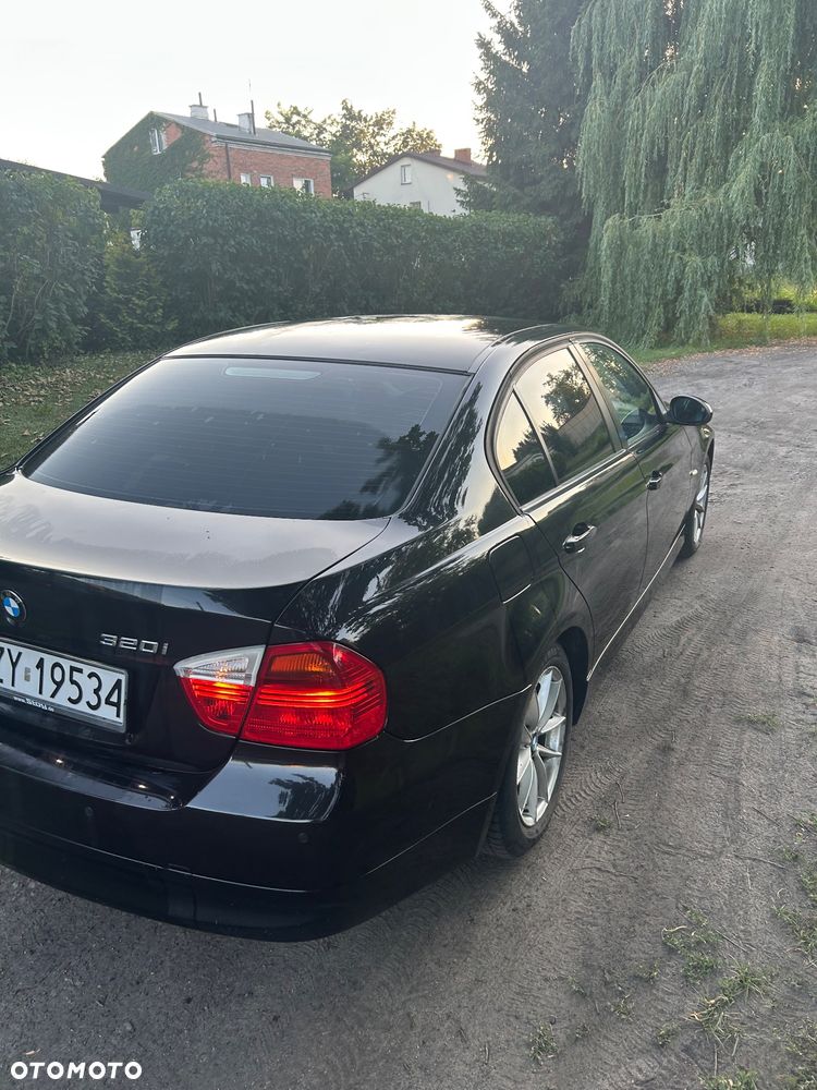 BMW Seria 3 320i - 4