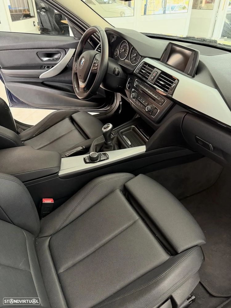 BMW 318 d Touring - 13