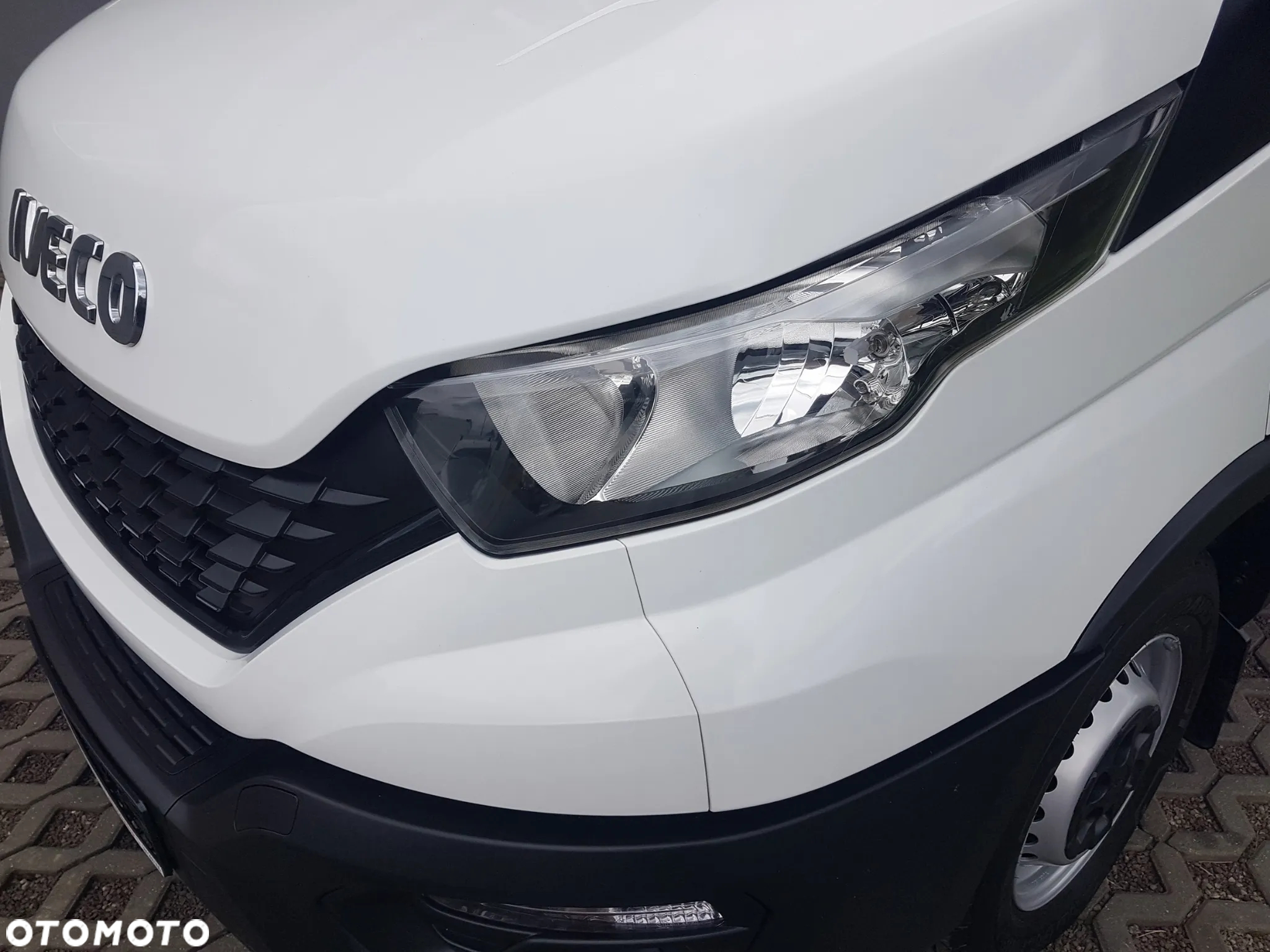 Iveco DAILY KONTENER NISKOPODŁOGOWY 4,43x2,23x2,42 SKLEP FOODTRUCK BAR KLIMA KONIOWÓZ KAMPER - 31