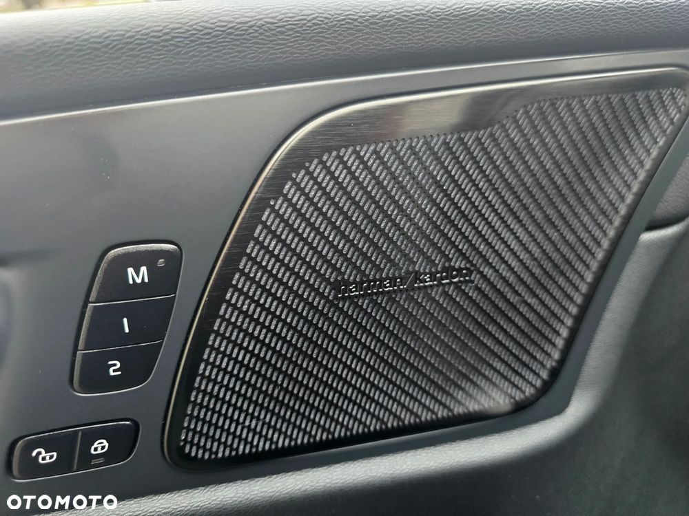 Volvo XC 60 B5 B AWD Ultimate Dark - 24