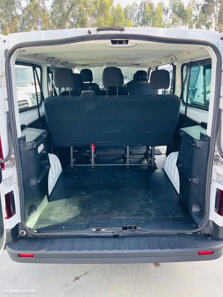 Renault Trafic 9 lugares - 12