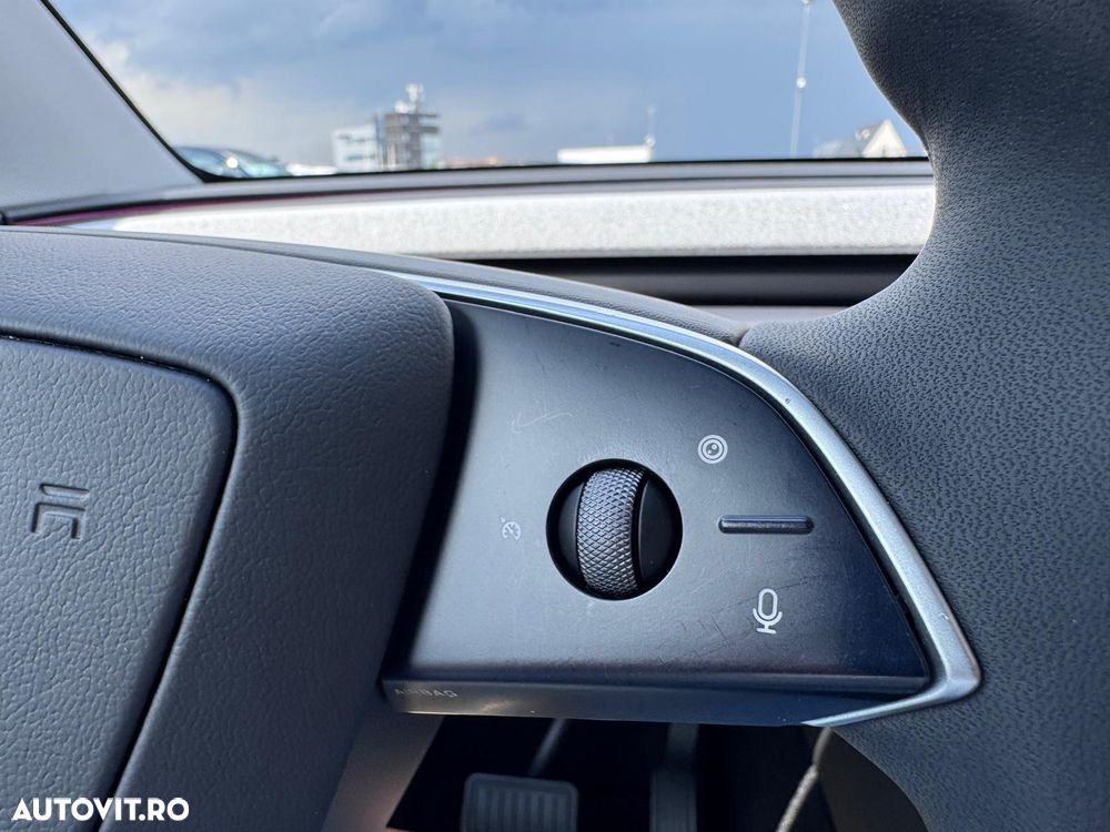 Tesla Model Y - 26