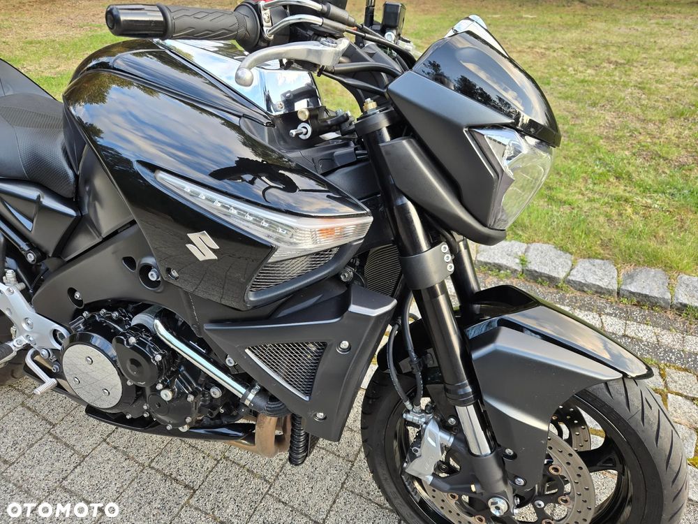Suzuki GSX - 23