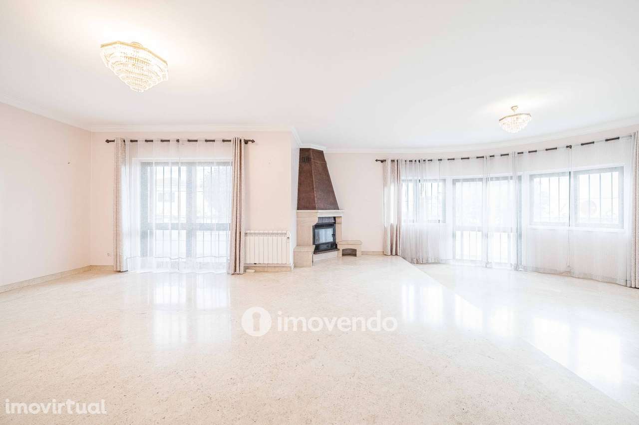 Moradia T7 exclusiva, com áreas amplas, garagem e jardim, em Queijas - Grande imagem: 4/60