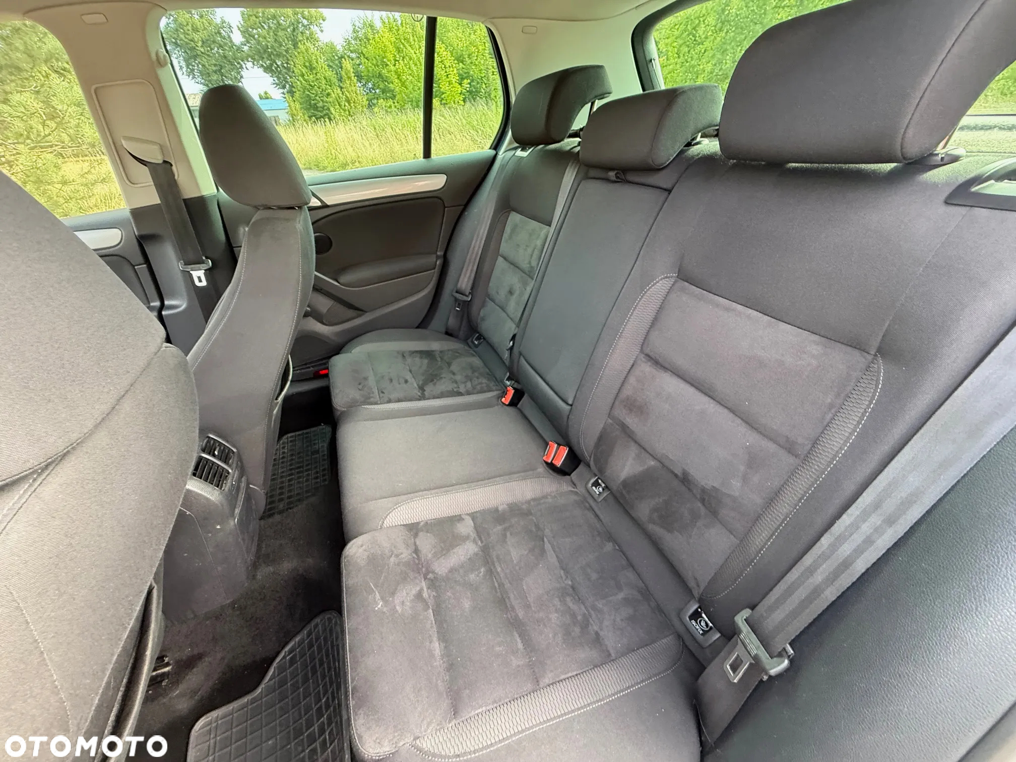 Volkswagen Golf VI 1.6 TDI Trendline - 12