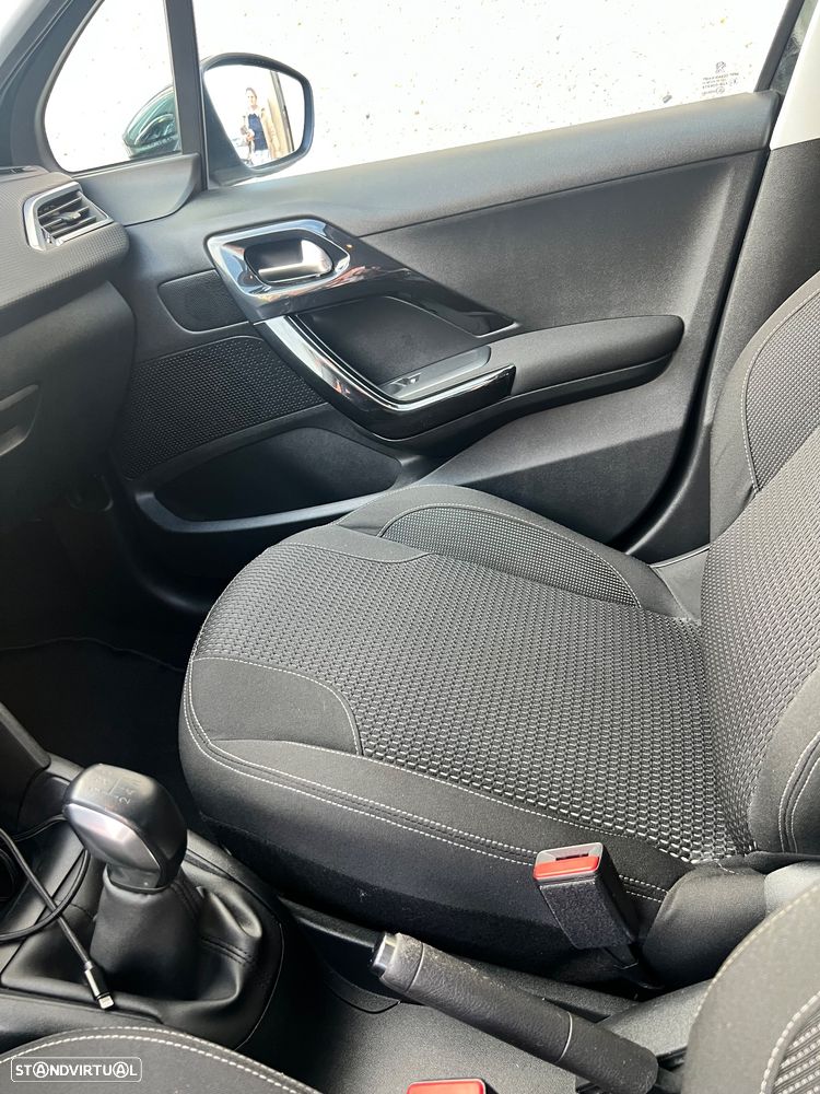 Peugeot 208 1.2 PureTech Allure - 7