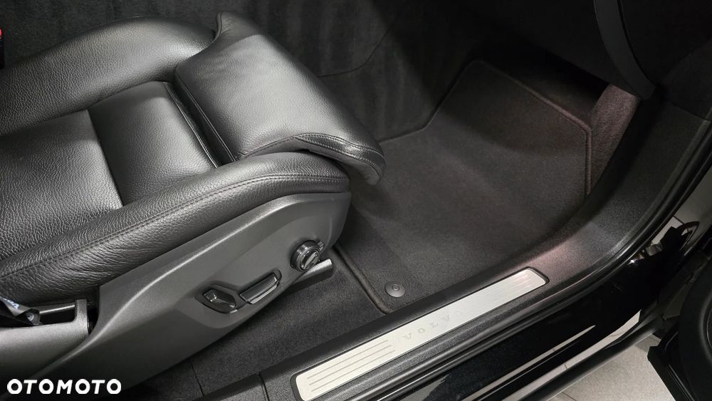 Volvo XC 60 B4 D Ultimate Dark - 21