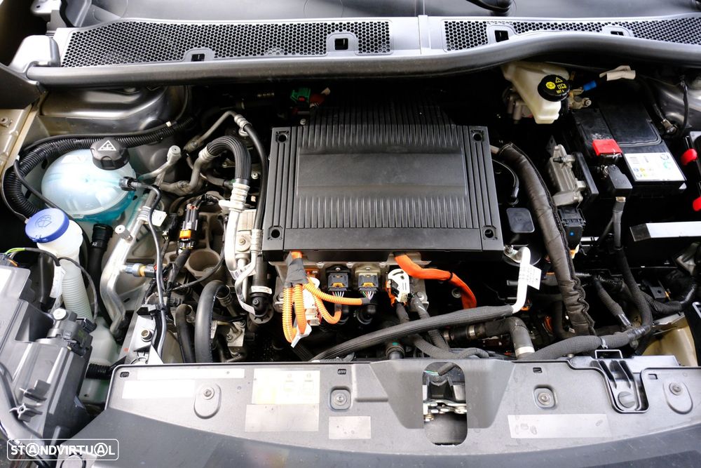 Peugeot e-2008 50 kWh Active Pack - 31