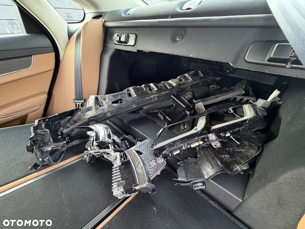 Jaguar XF P250 HSE - 29