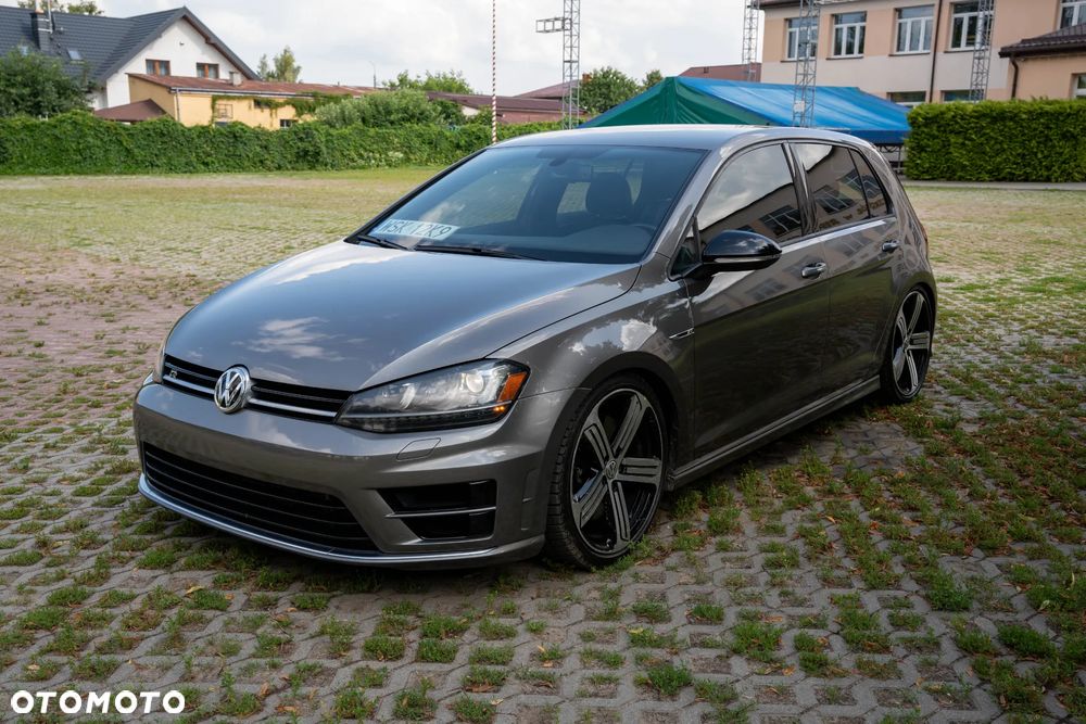 Volkswagen Golf - 1