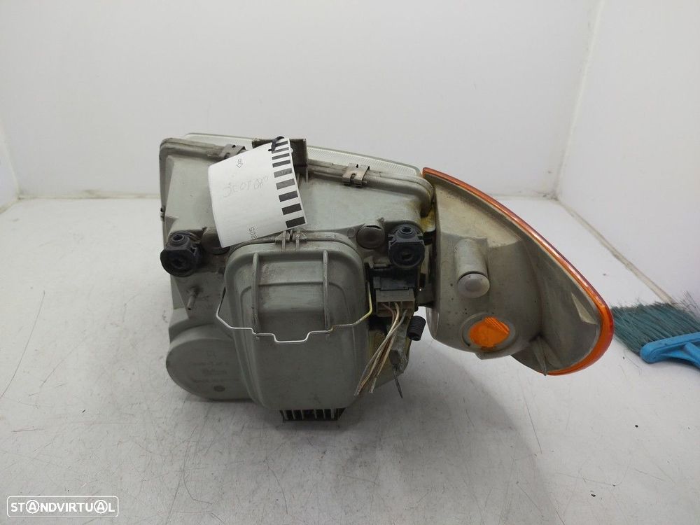 Farol/ Otica Dianteiro Dto Mercedes-Benz Vito Autocarro (638) - 8