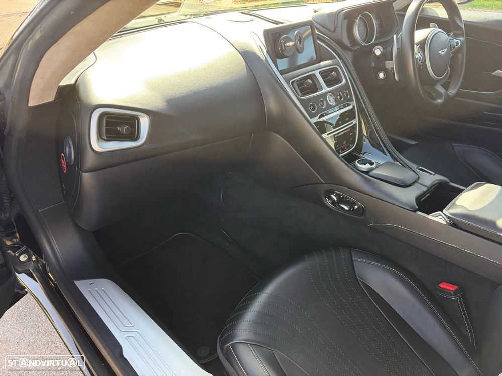 Aston Martin DB11 Coupé V12 Auto - 10