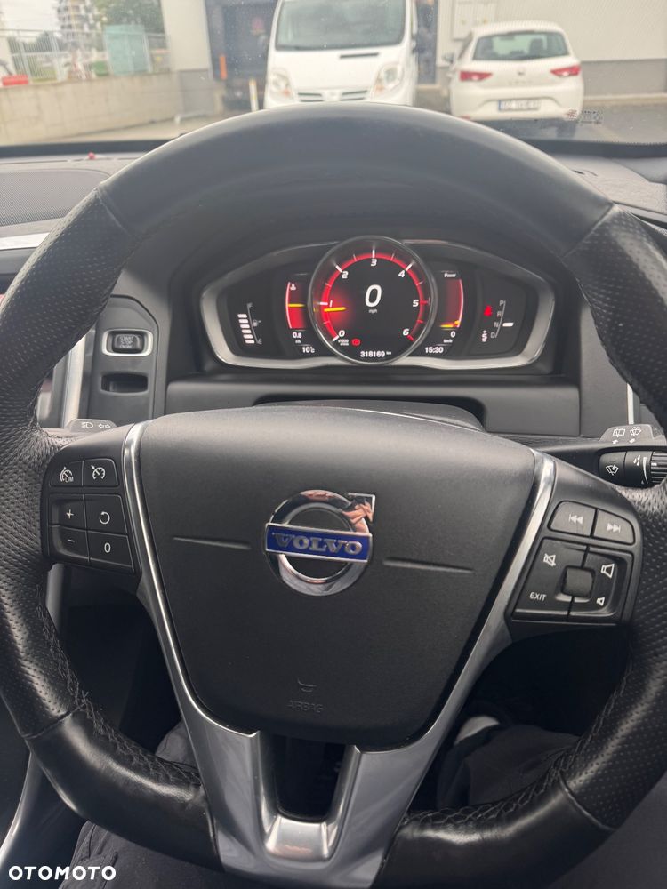 Volvo XC 60 D4 R-Design - 8