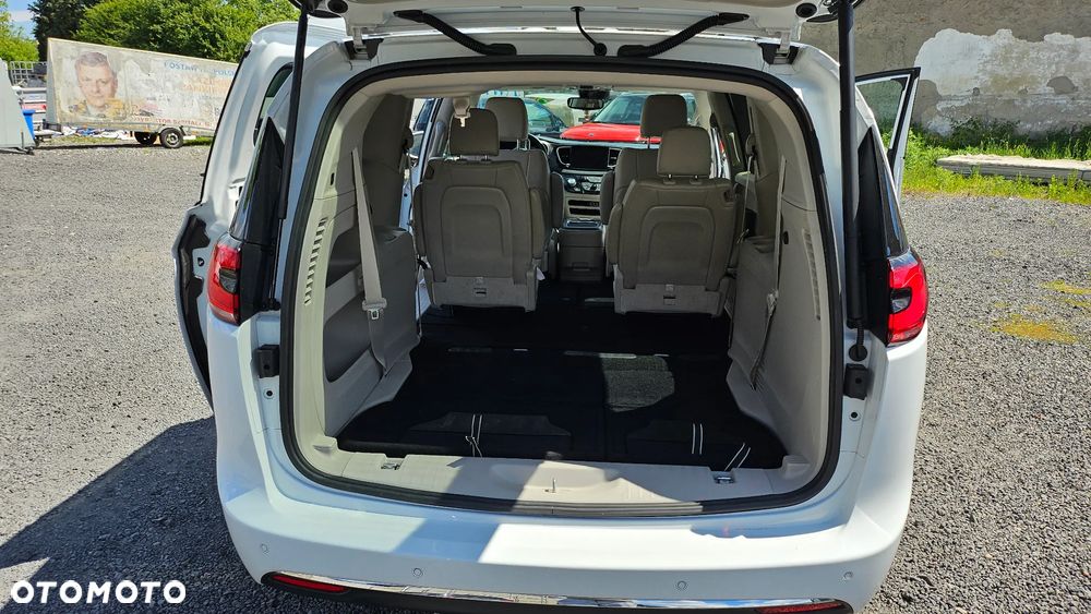 Chrysler Pacifica - 8