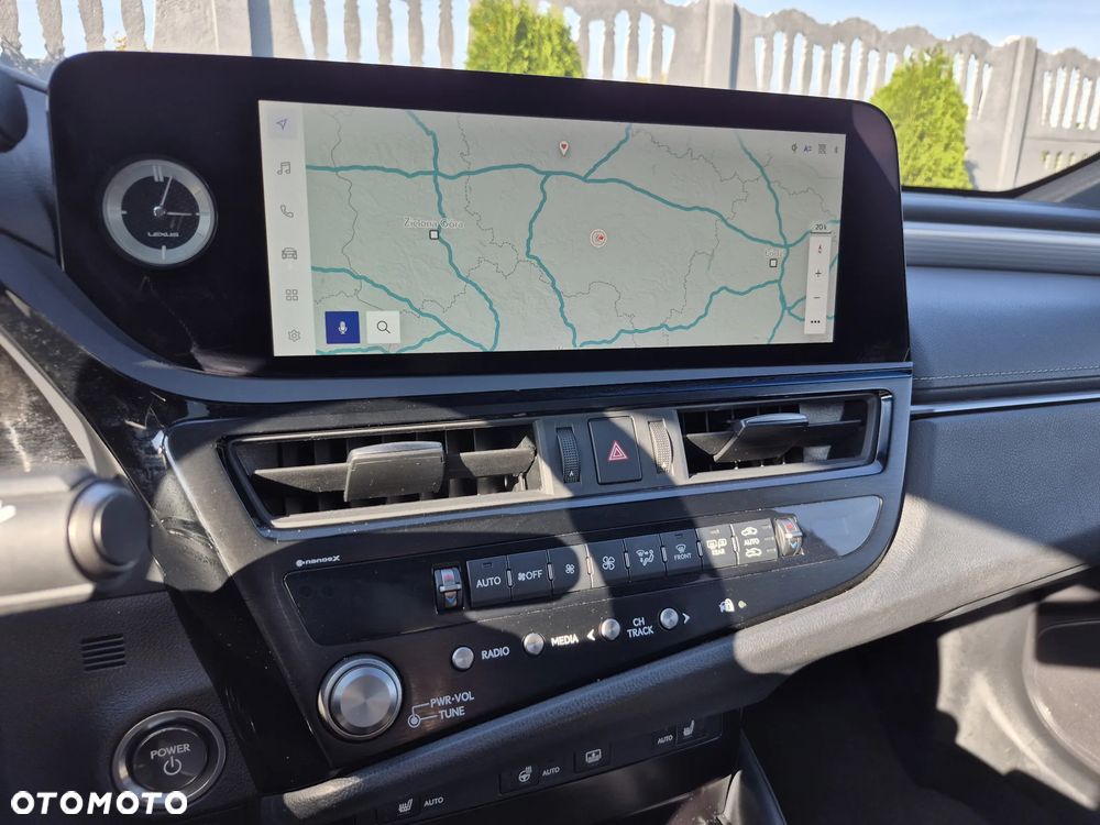 Lexus ES 300h F Sport Edition - 11