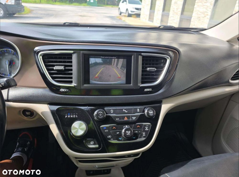 Chrysler Pacifica - 10