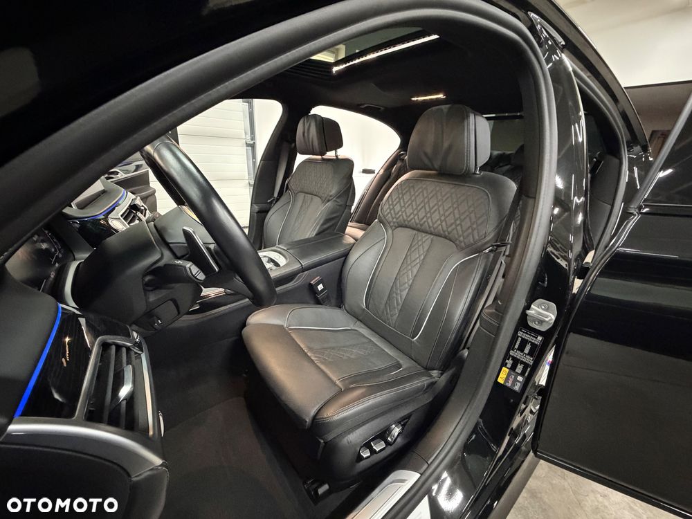 BMW Seria 7 745e sport - 17