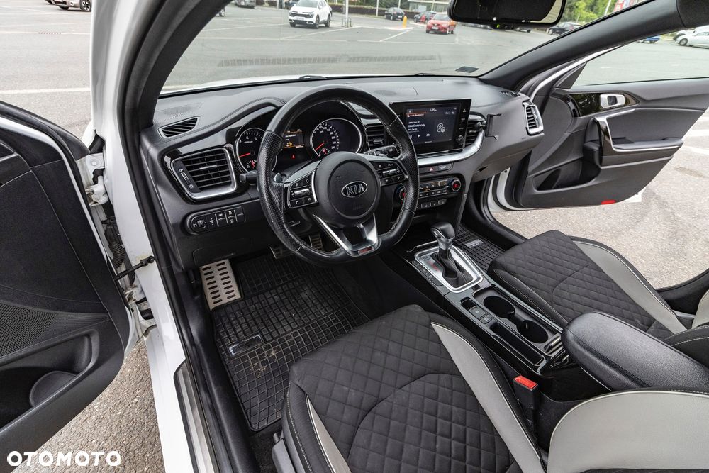 Kia ProCeed - 31