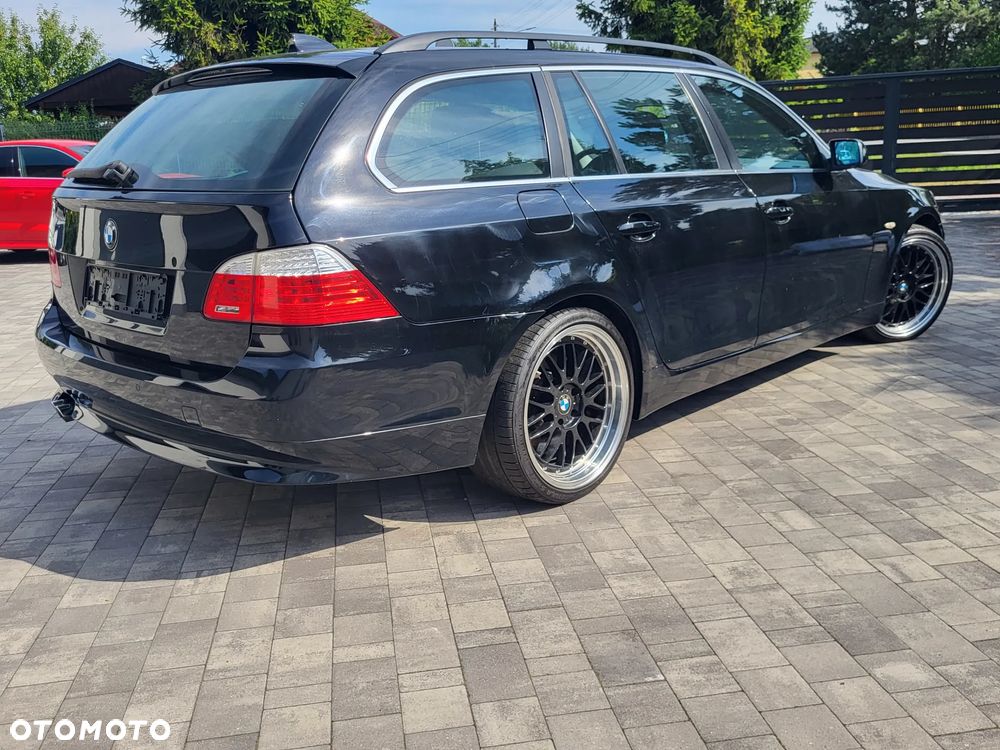 BMW Seria 5 525d Touring - 17