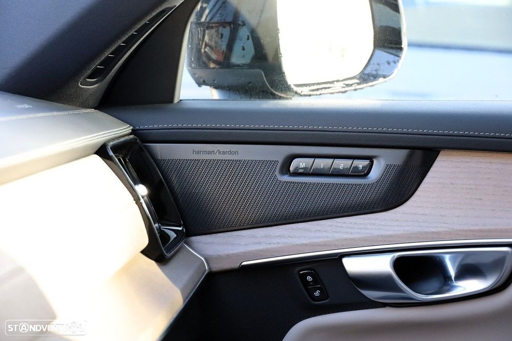 Volvo XC 90 2.0 T8 PHEV Plus Dark AWD - 24