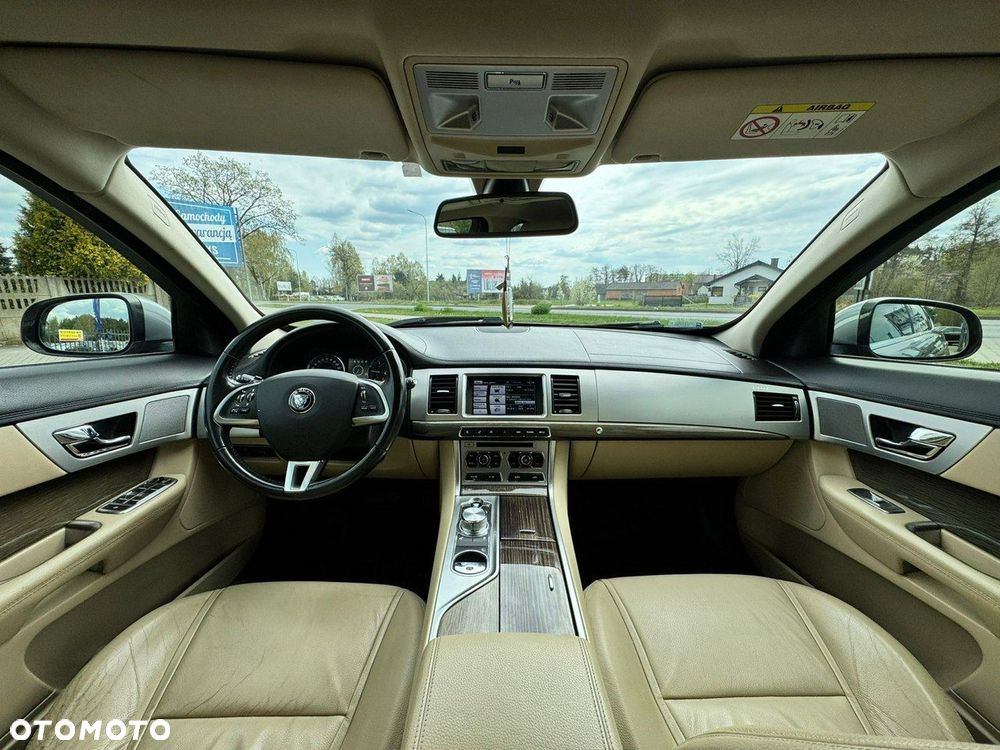 Jaguar XF 2.2 D Luxury - 18