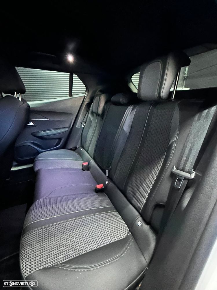 Peugeot e-2008 GT - 37