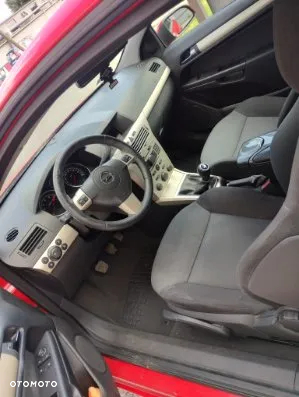 Opel Astra III GTC 1.6 Cosmo - 5
