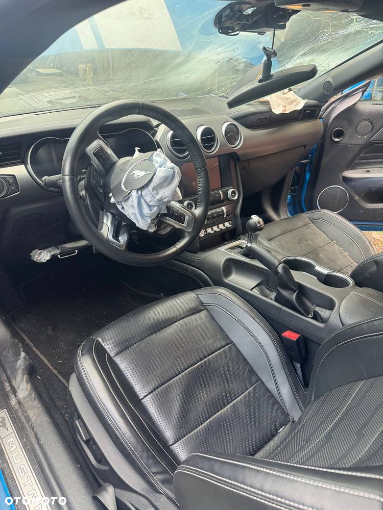 Ford Mustang 5.0 V8 GT - 12