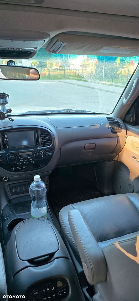 Toyota Sequoia - 22