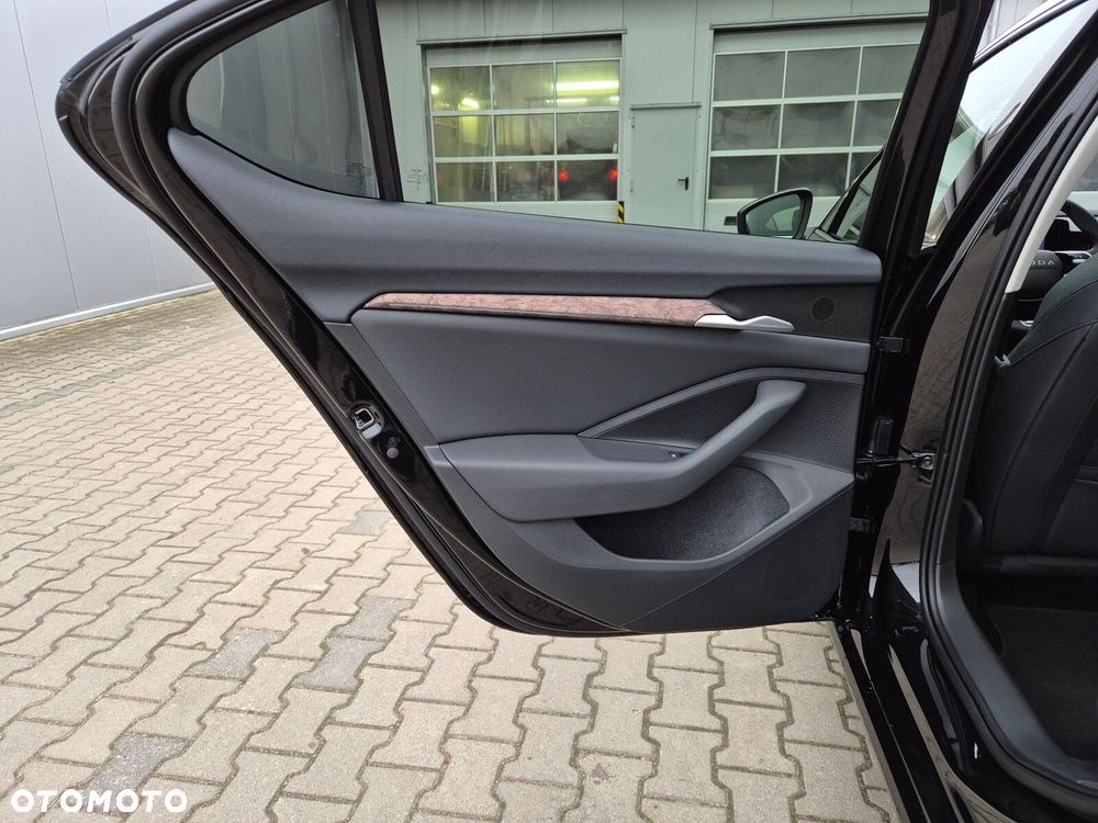 Skoda Superb 2.0 TSI L&K DSG - 18