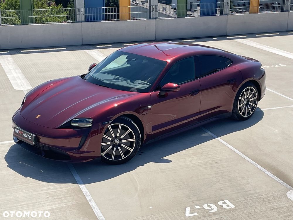 Porsche Taycan Turbo - 12
