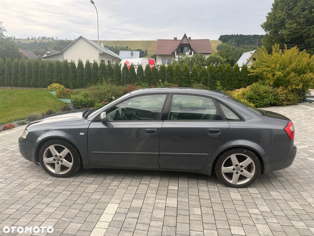 Audi A4 Limousine - 1