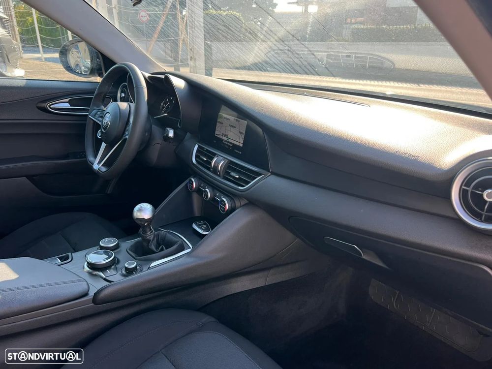 Alfa Romeo Giulia 2.2 D - 17