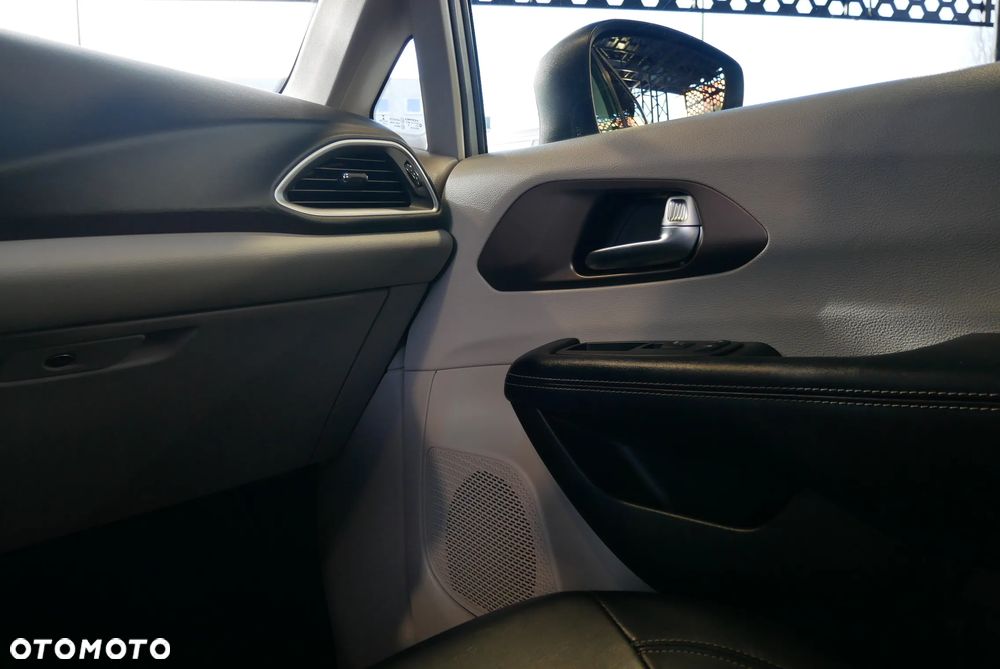 Chrysler Pacifica - 29