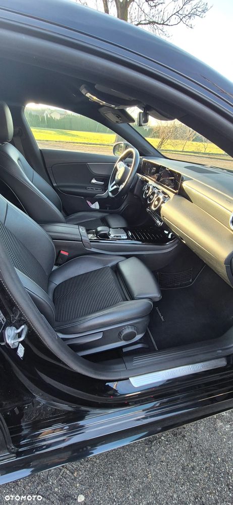 Mercedes-Benz CLA 200 7G-DCT AMG Line - 14