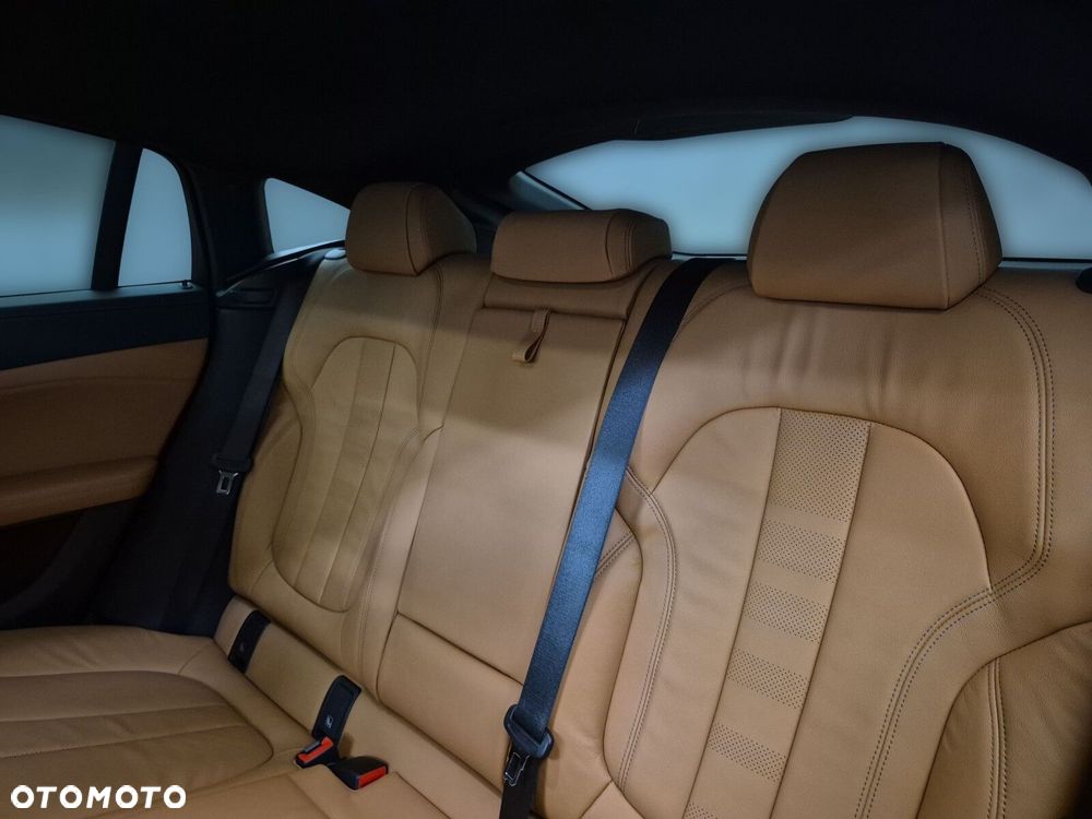 BMW X6 M50i - 18