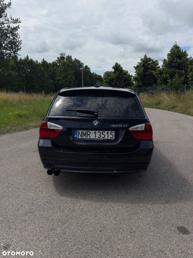 BMW Seria 3 325xi - 13