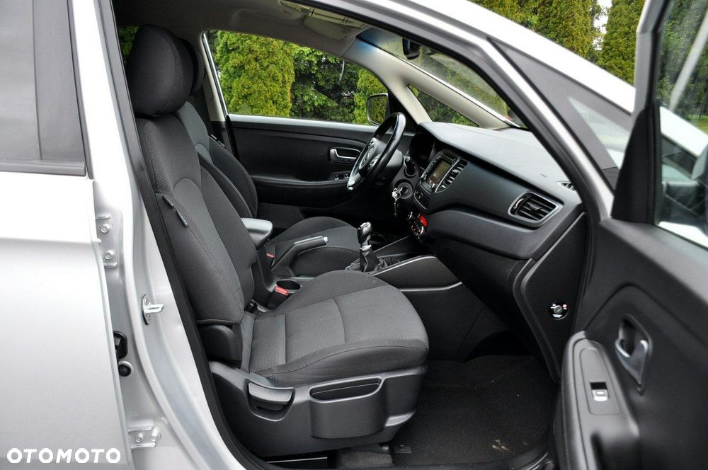 Kia Carens - 17