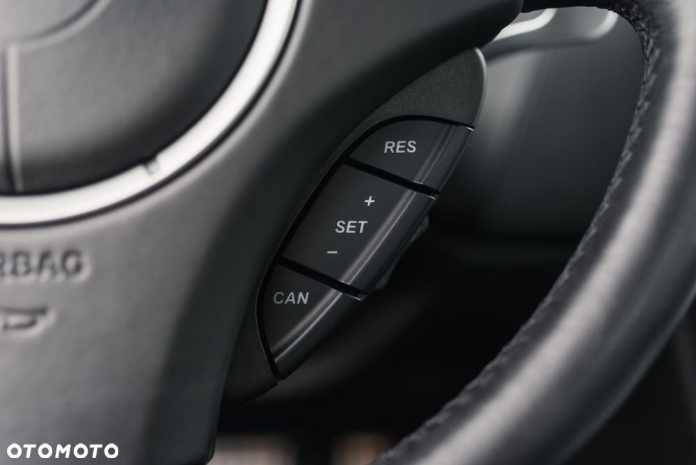 Aston Martin DB9 - 25