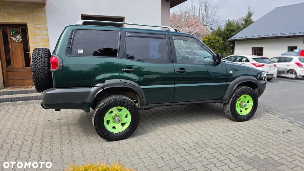 Nissan Terrano 2.7 TDi Comfort - 8