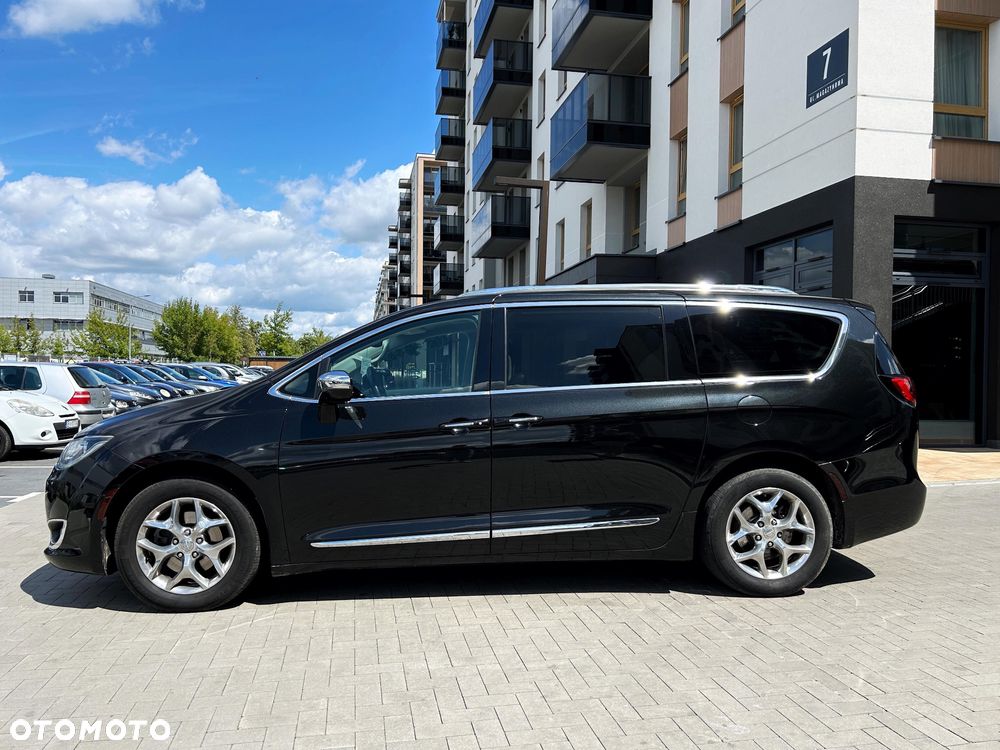 Chrysler Pacifica - 40