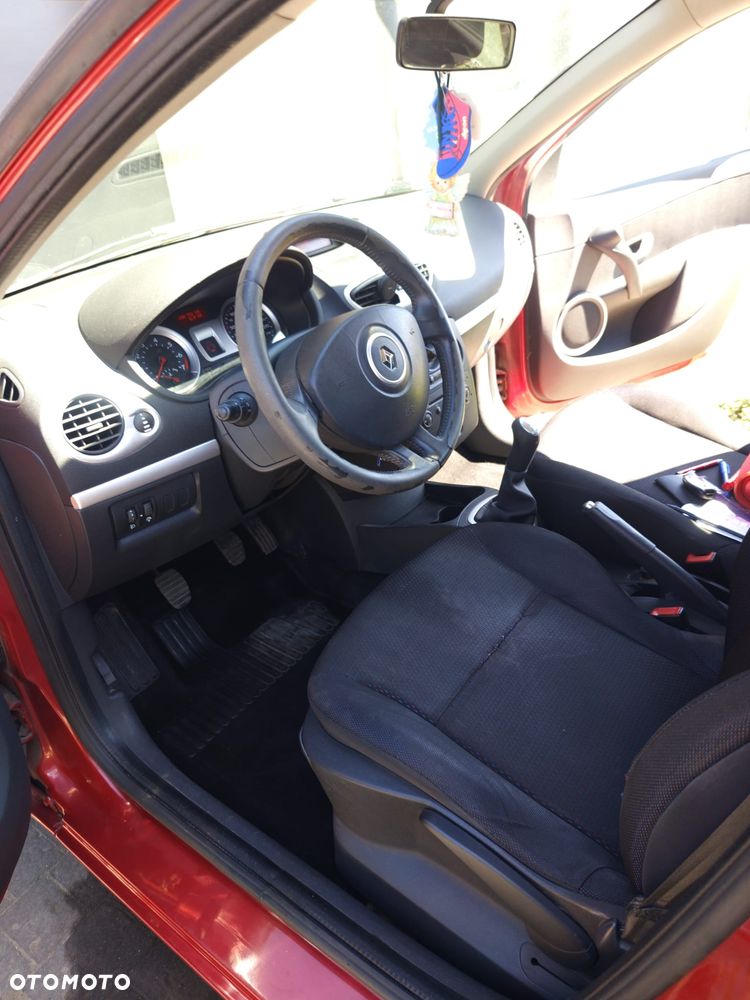 Renault Clio - 7