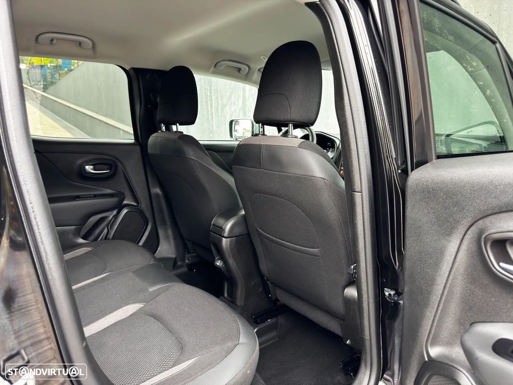 Jeep Renegade 1.3 T-GDI 4xe Auto Limited - 38