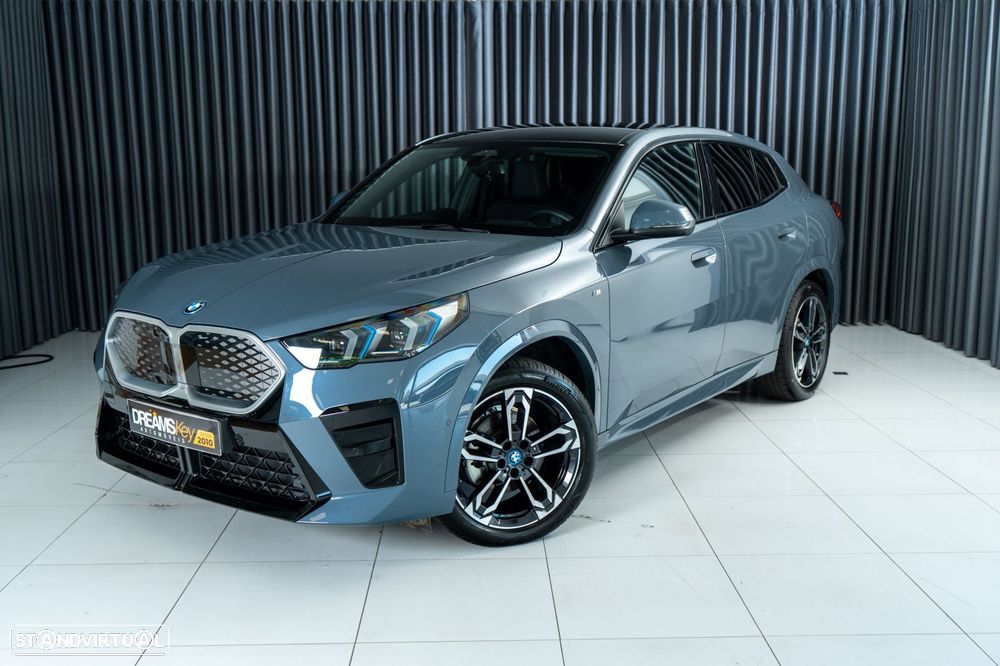 BMW iX2 eDrive20 Pack Desportivo M - 12