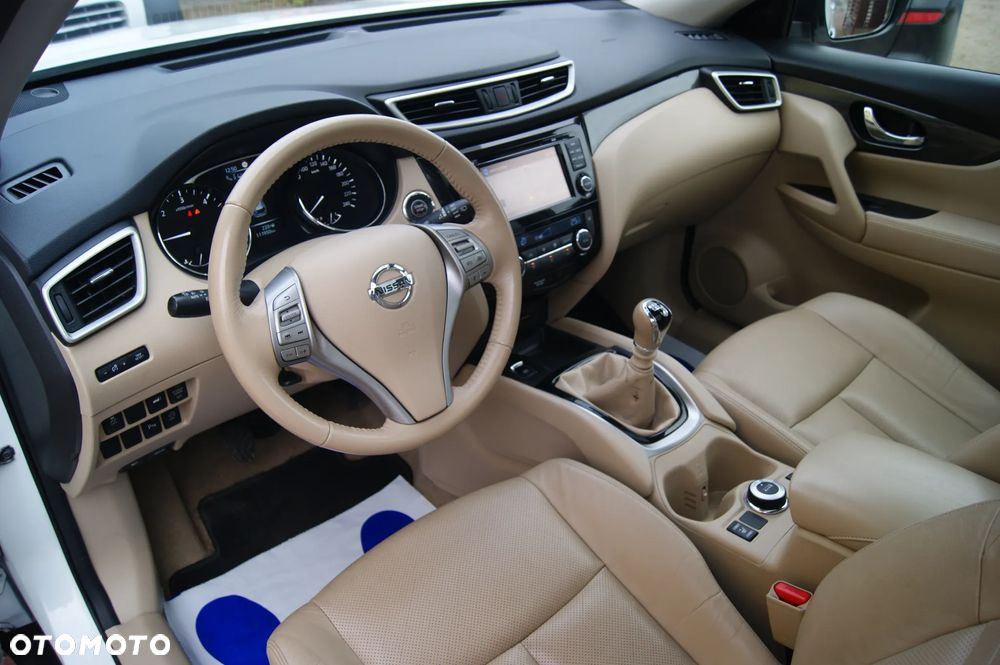 Nissan X-Trail 2.0 dCi Tekna 4WD 7os - 23