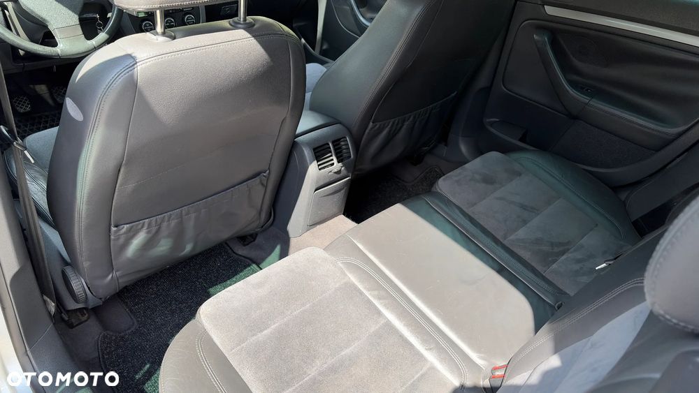 Volkswagen Golf 2.0 FSI Sportline - 10