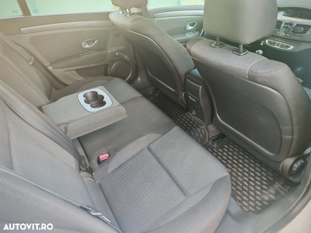 Renault Laguna dCi 110 FAP Dynamique - 12