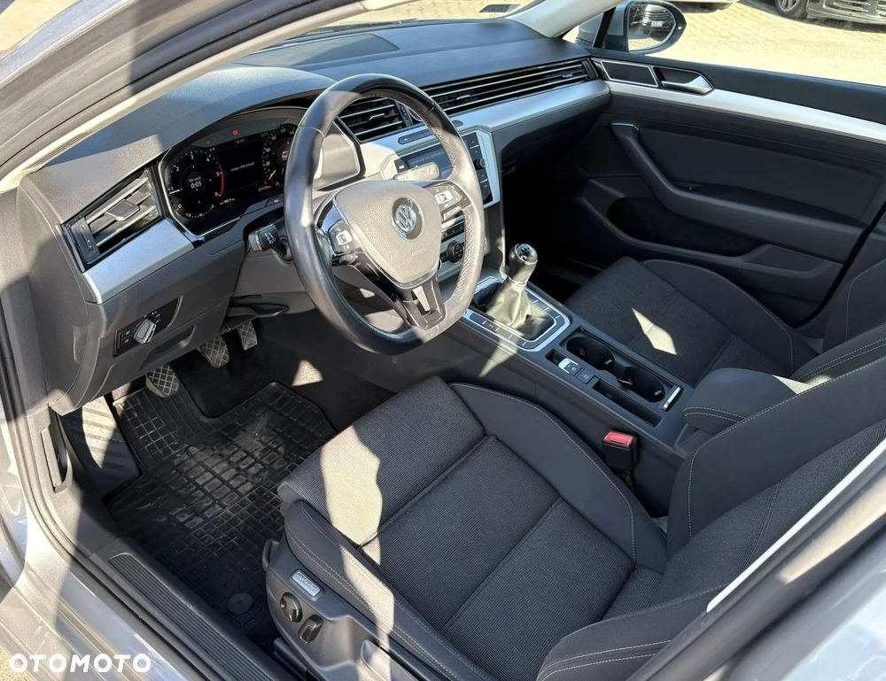 Volkswagen Passat 2.0 TDI EVO Business - 9