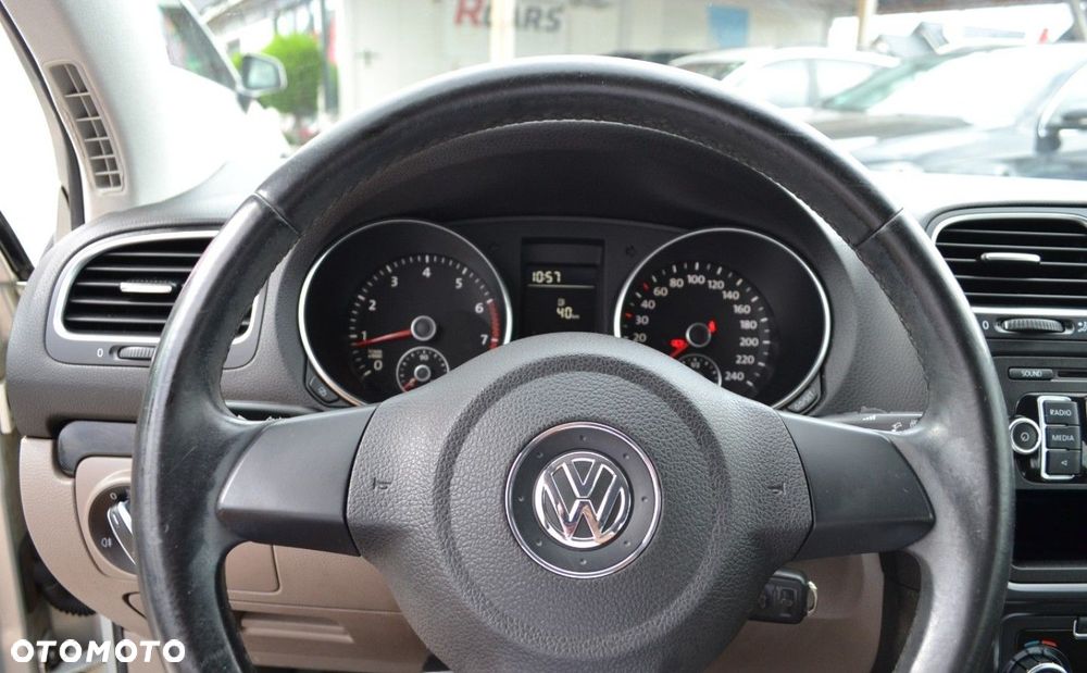 Volkswagen Golf - 25